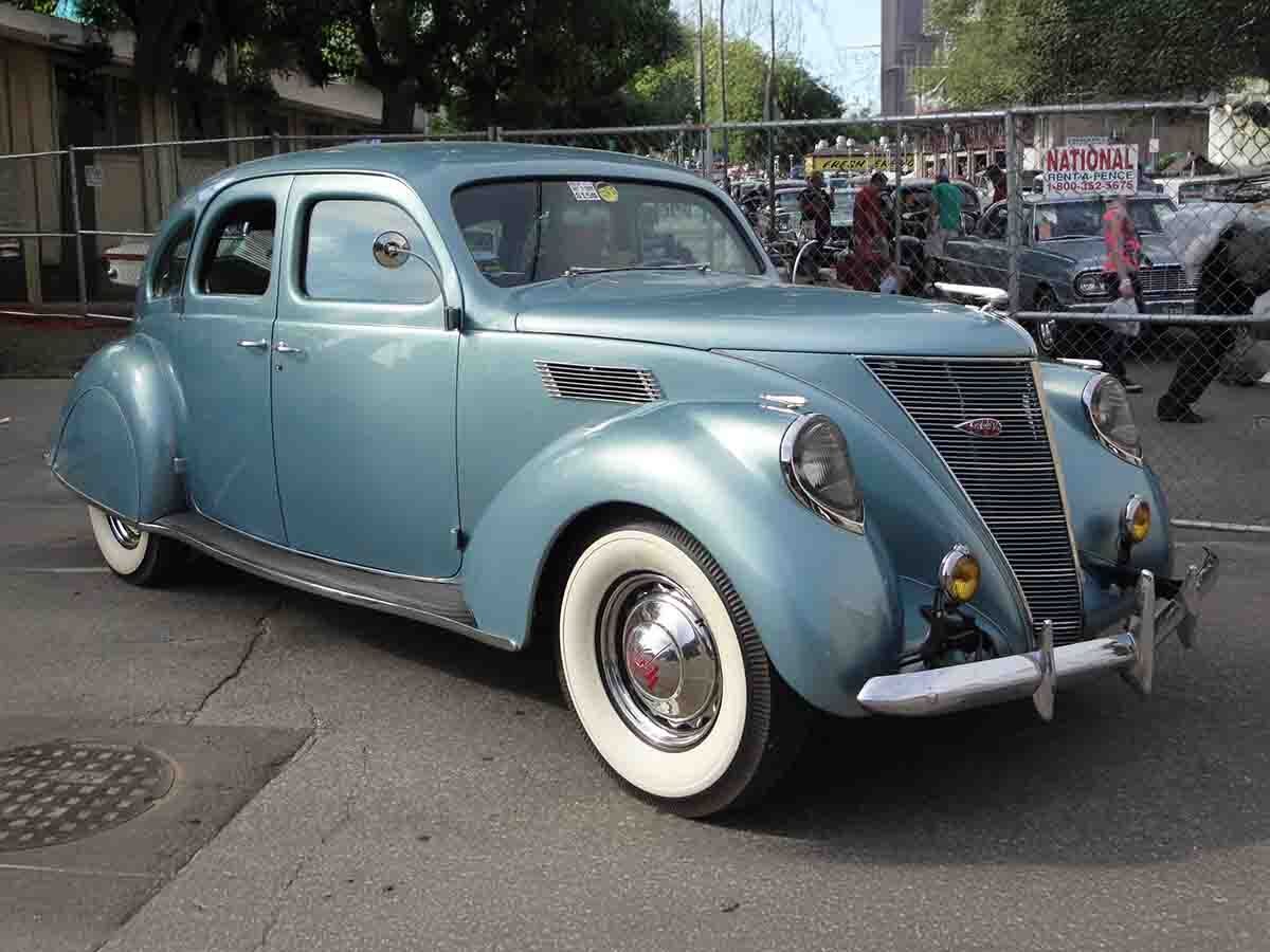 Best V12 Engine Cars: Lincoln Continental – Most Popular Classic American V12 Engine Car