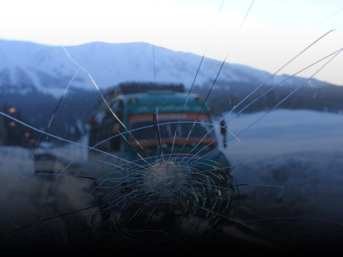 Broken Windshield: Fix or Repair