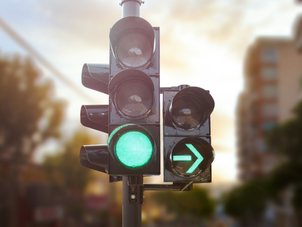 Green light traffic rule: Go