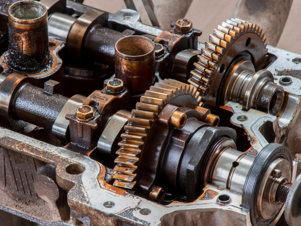 Explore the differences between SOCH and DOHC engines