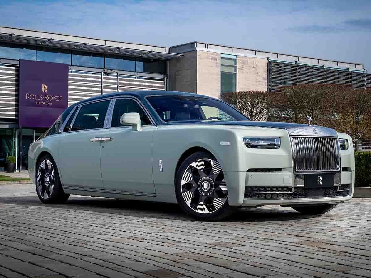 Best V12 Engine Cars: Rolls-Royce Phantom Extended Wheelbase