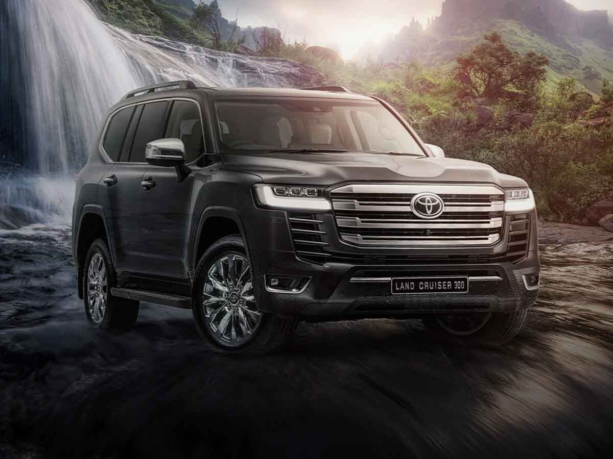 Best V6 Engine Cars: Toyota Land Cruiser 300 – Best Diesel V6 Engine Car in India