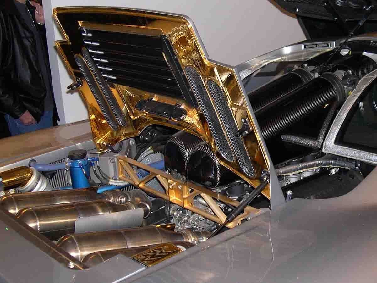 McLaren Engine 