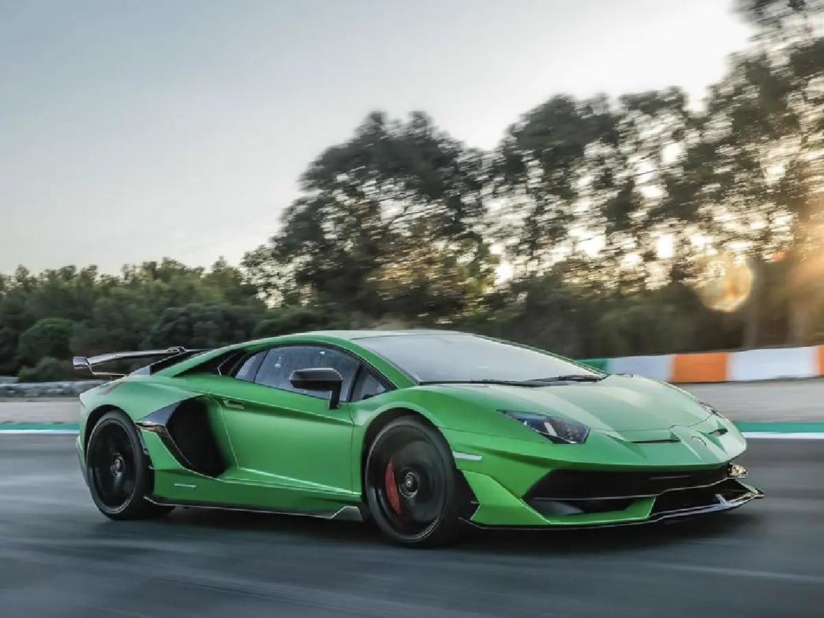 Lamborghini Aventador SVJ | Top Speed: 350 kmph