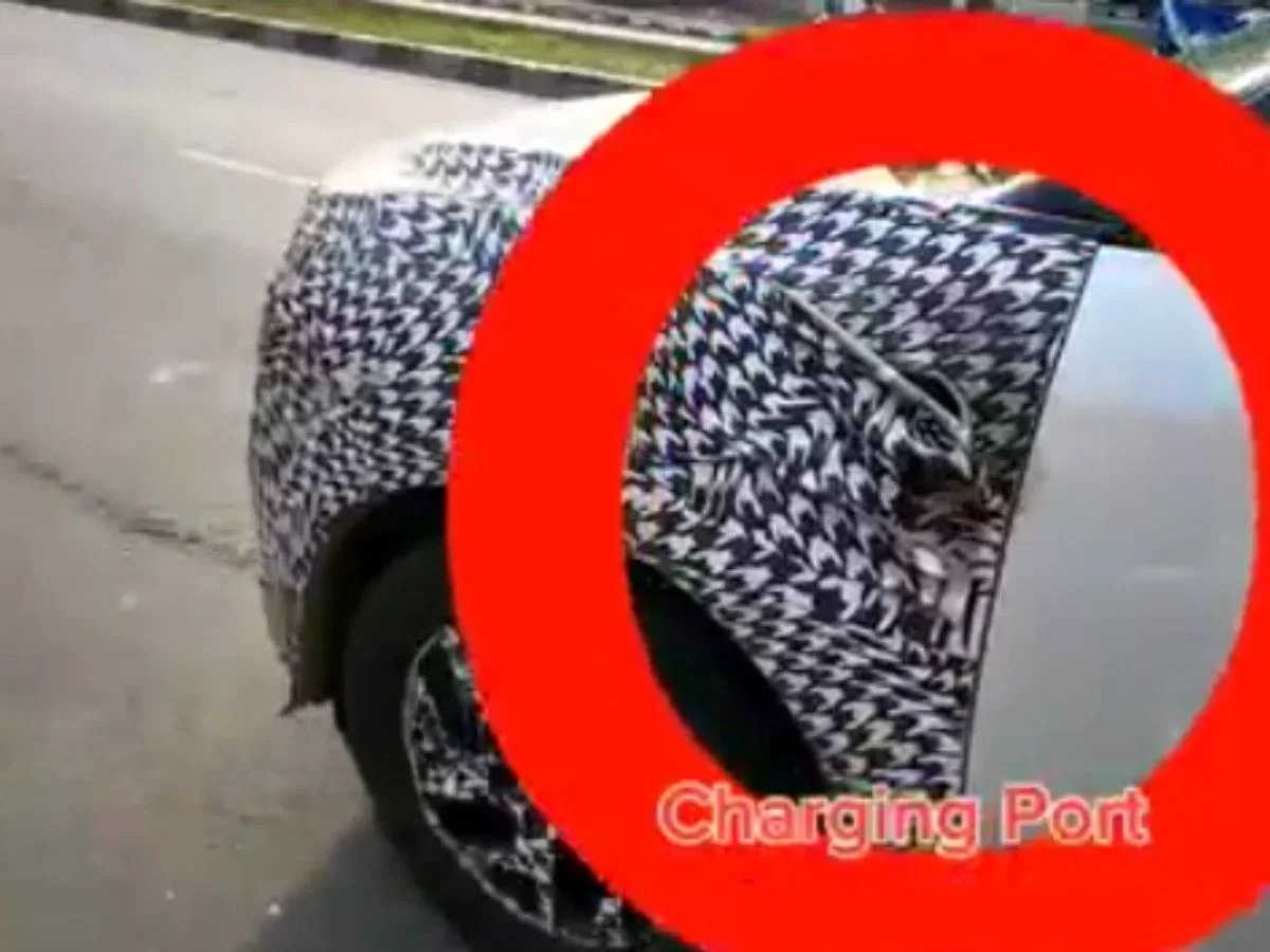 Mahindra XUV 3XO EV Spied