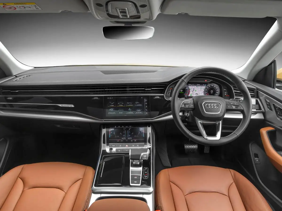 Audi Q8 facelift interior