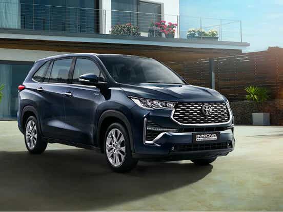 Toyota Innova Hycross