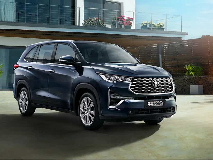 Toyota Innova Hycross