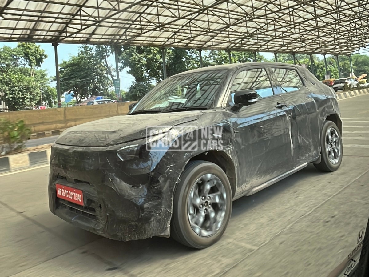 2025 upcoming maruti suzuki evx spied cars24 autoverse