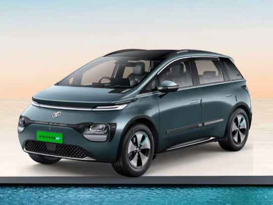 2024 mg windsor ev blue front three quarters view design green