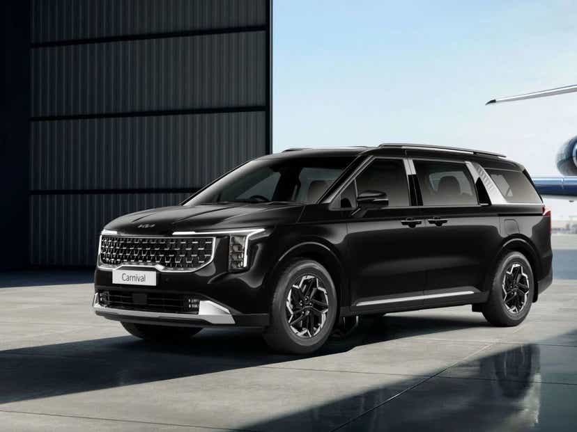 2024 kia carnival black mpv india