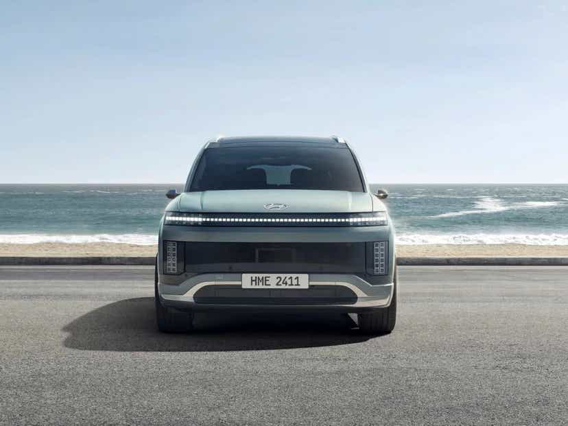 2025 Hyundai Ioniq 9 front profile