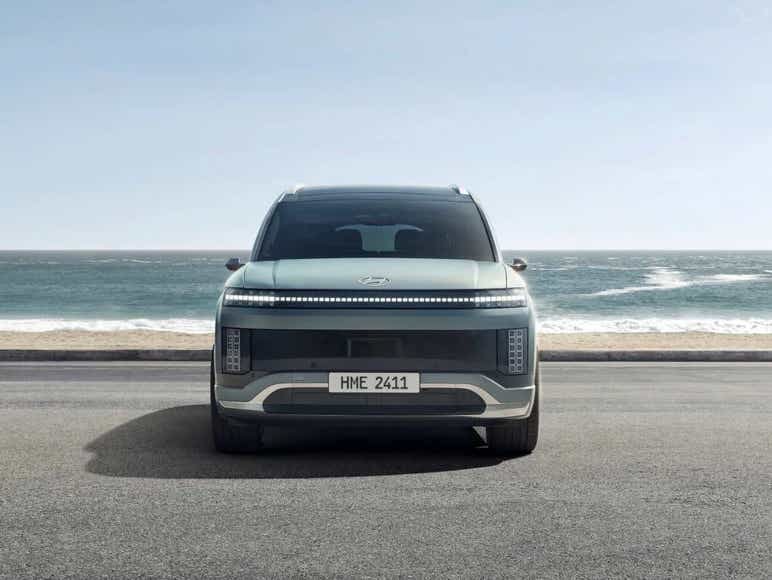 2025 Hyundai Ioniq 9 front profile