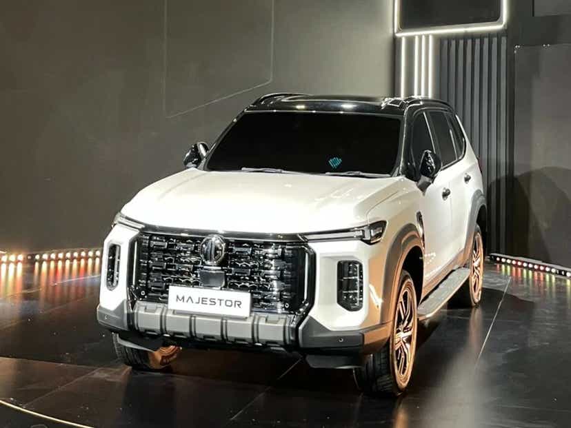 upcoming mg majestor suv 2025 gloster facelift auto expo india design