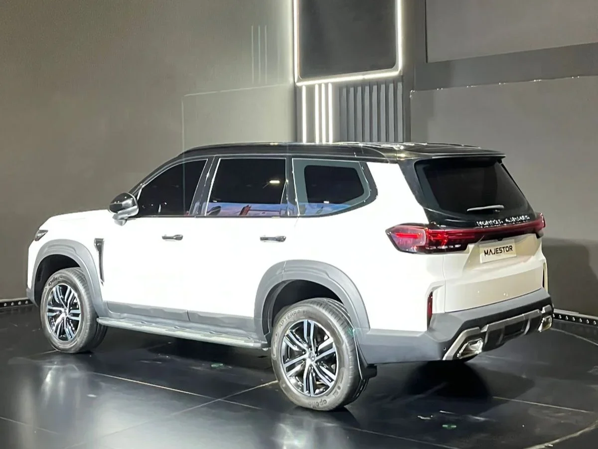 upcoming mg majestor suv 2025 gloster facelift auto expo india side