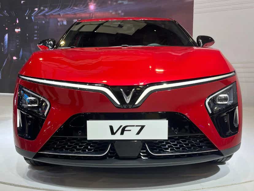 upcoming 2025 vinfast vf7 electric suv india auto expo gaurav