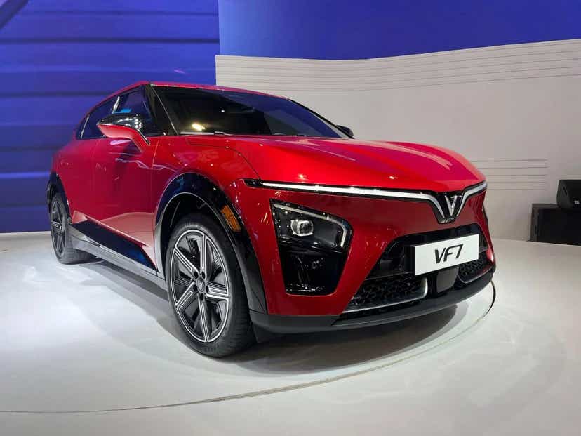 upcoming 2025 vinfast vf7 electric suv india auto expo gaurav launch