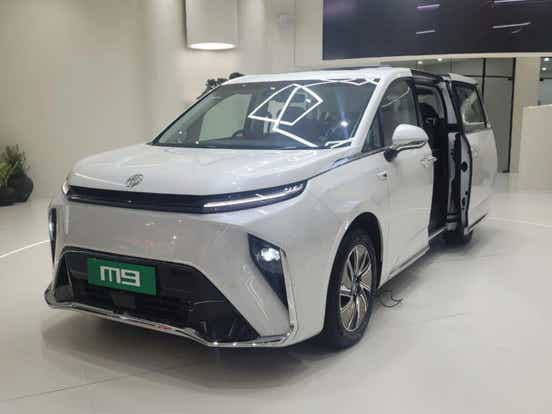upcoming 2025 mg m9 electric mpv van india launch price auto expo aryan