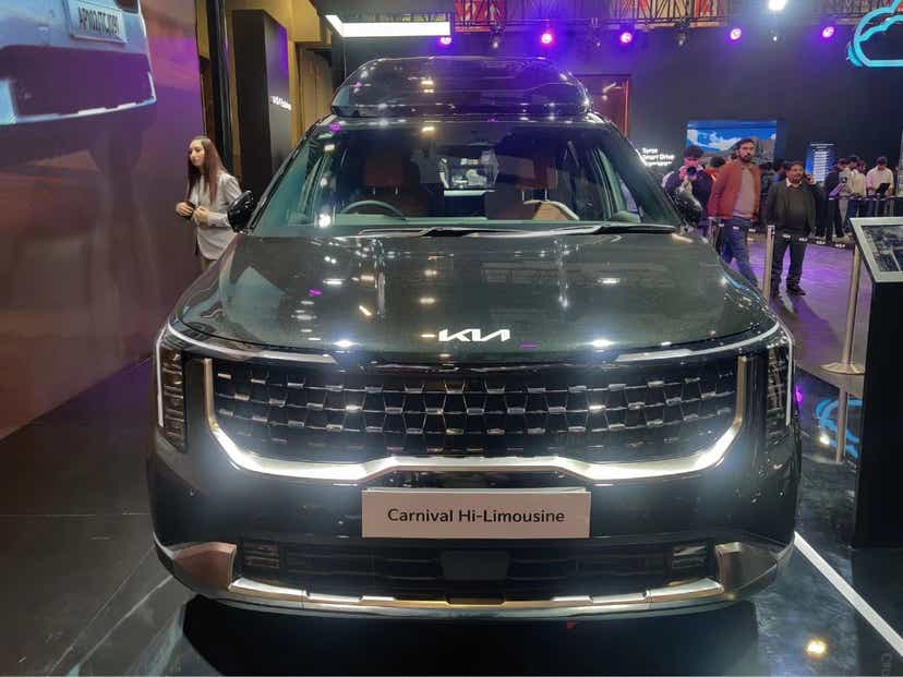upcoming 2025 kia carnival hi limousine mpv india auto expo aryan