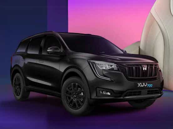 2025 mahindra xuv700 exterior design black
