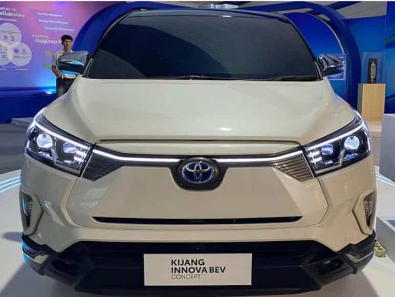 Toyota Innova EV Concept