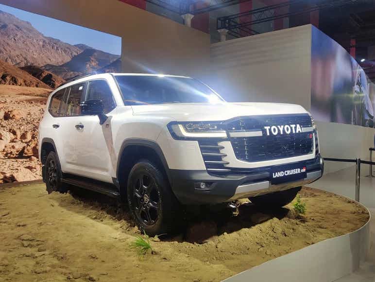 2025 toyota land cruiser 300 gr-s price auto expo aryan