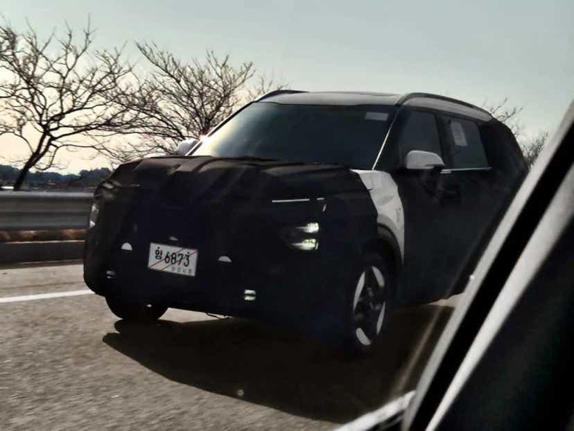 Kia Carens facelift spotted ahead of launch