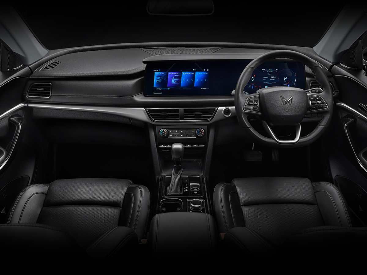 Mahindra XUV700 Ebony Edition dashboard interior
