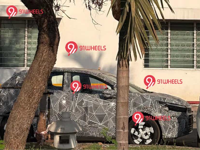 Tata Altroz facelift front side profile