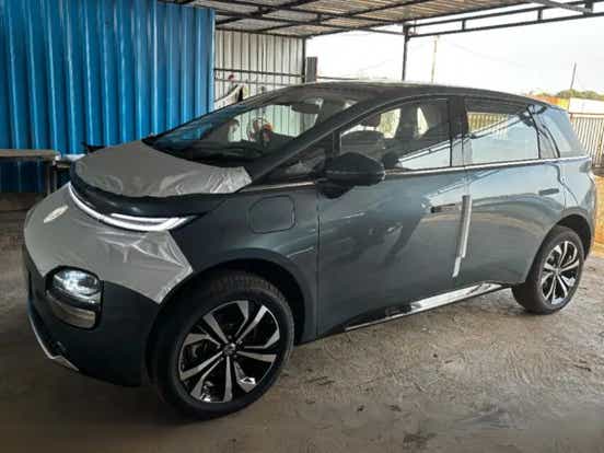 2025 MG Windsor EV front profile spied