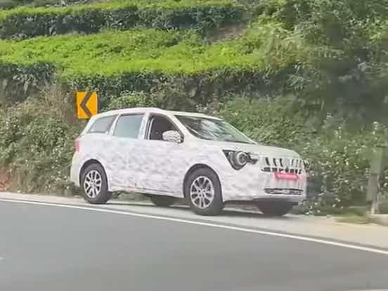 mahindra xuv700 facelift spotted