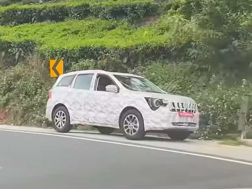 mahindra xuv700 facelift spotted
