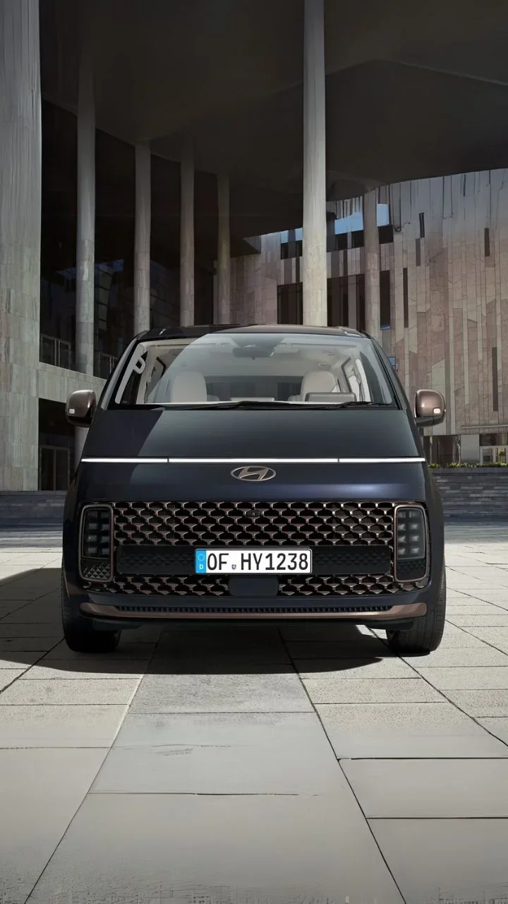upcoming 2025 hyundai staria luxury mpv auto expo india