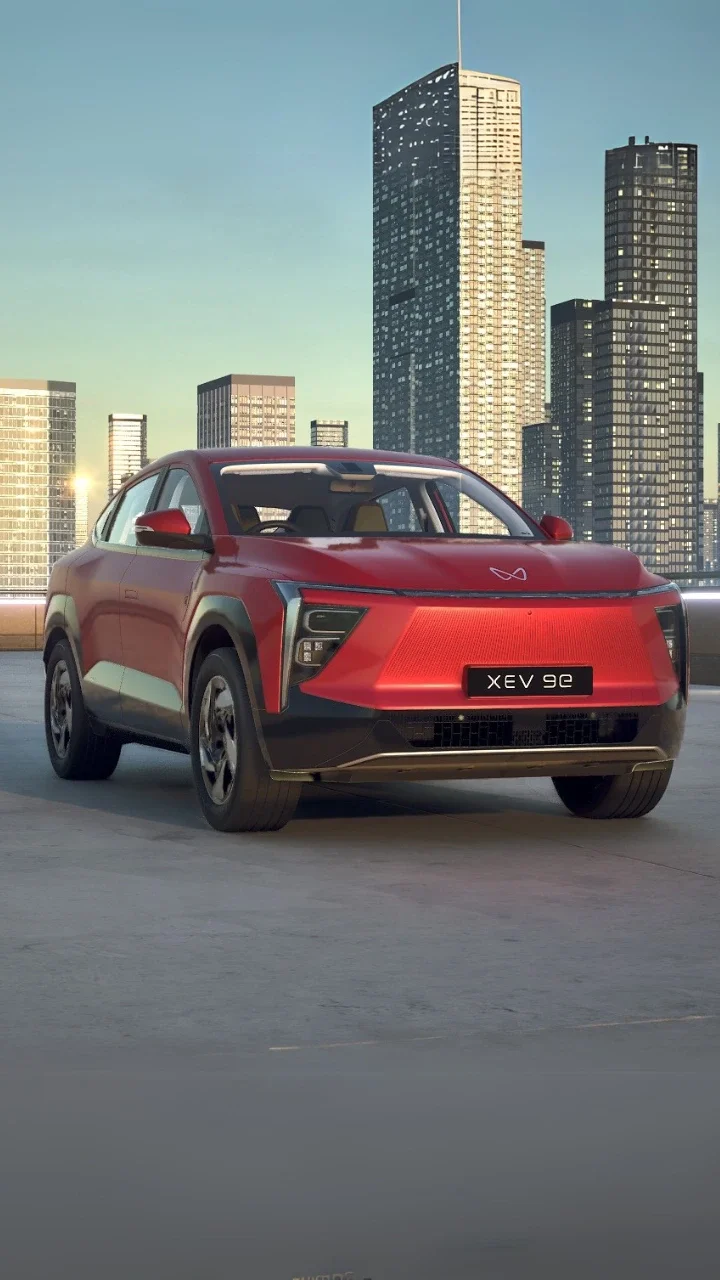 Mahindra XEV 9e base variant front side profile