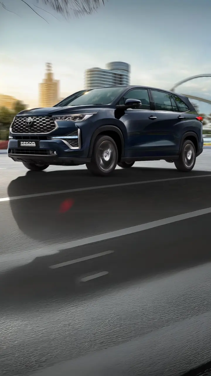 toyota innova hycross