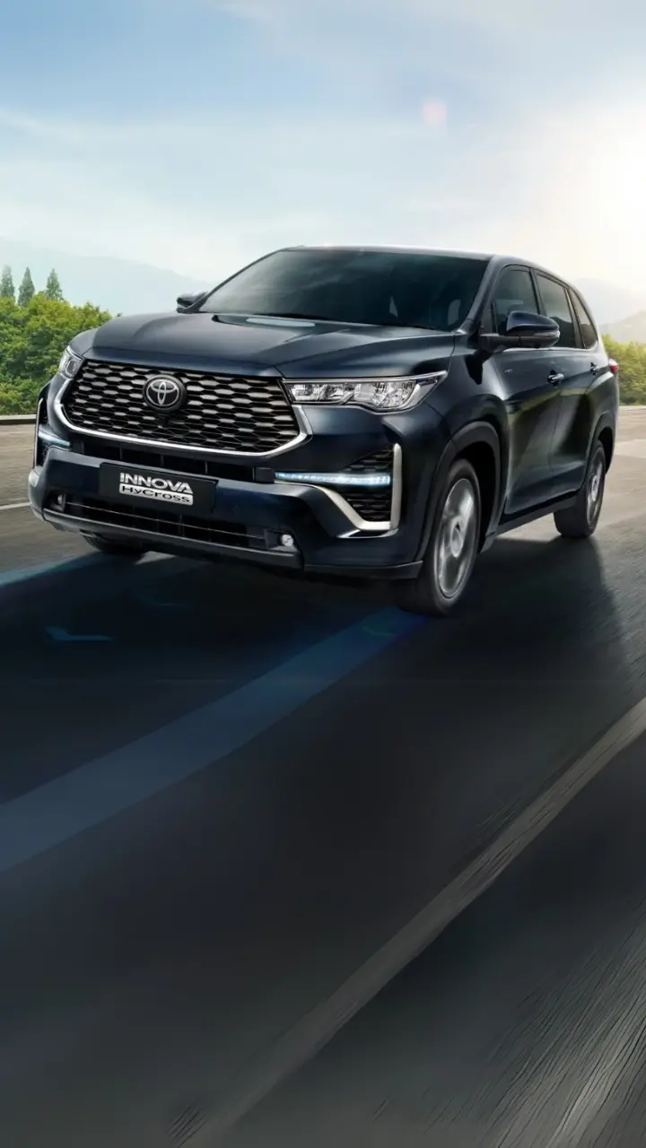 toyota innova hycross