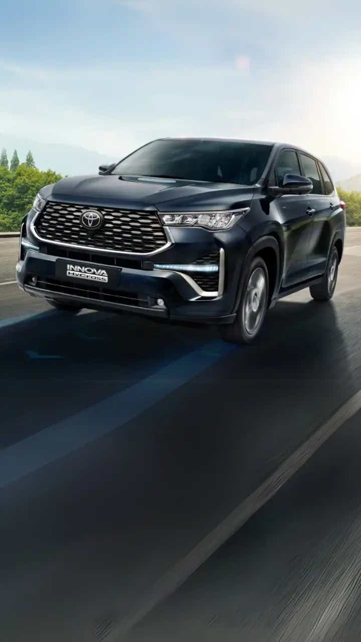 toyota innova hycross
