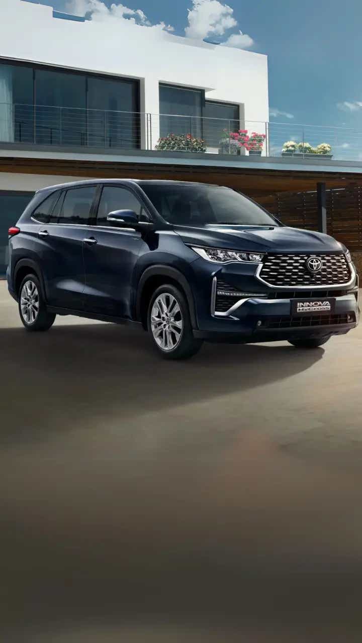 toyota innova hycross