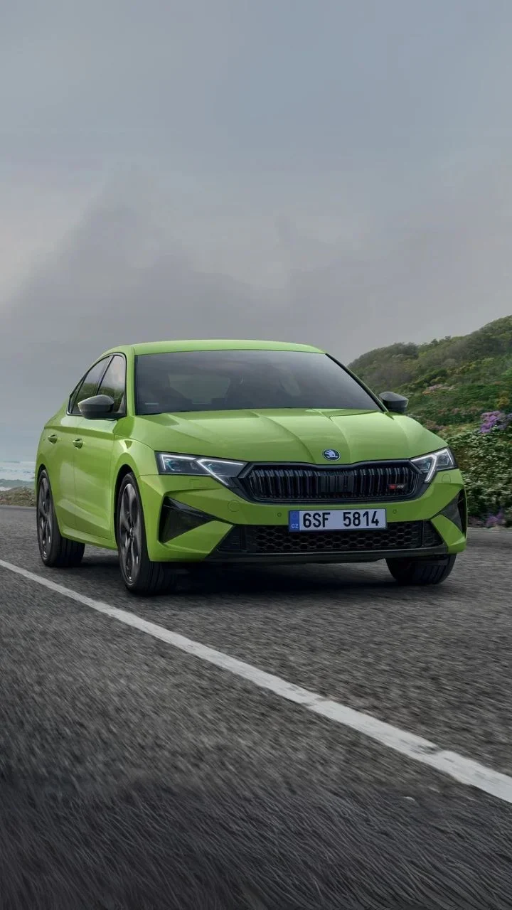 2025 skoda octavia rs green front