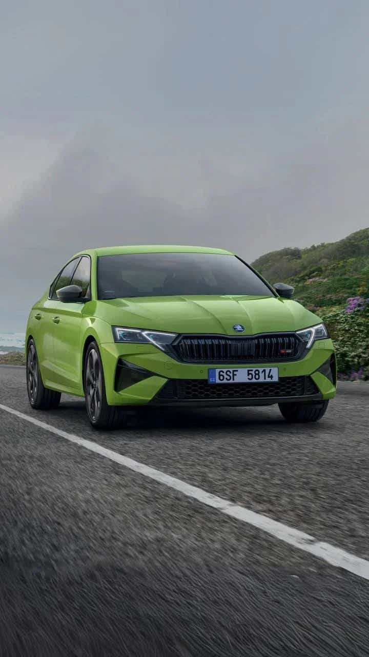 2025 skoda octavia rs green front