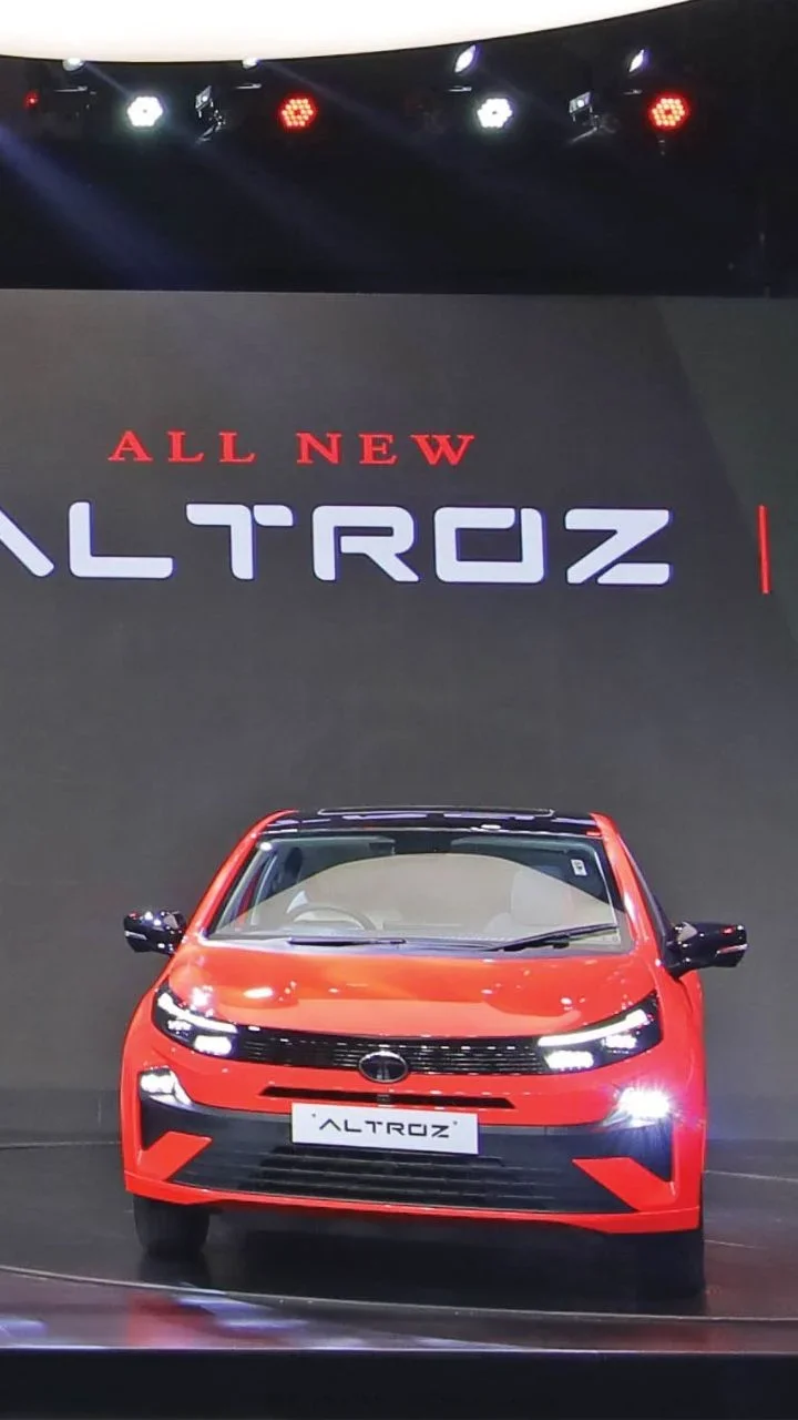 2025 new tata altroz facelift launched in india