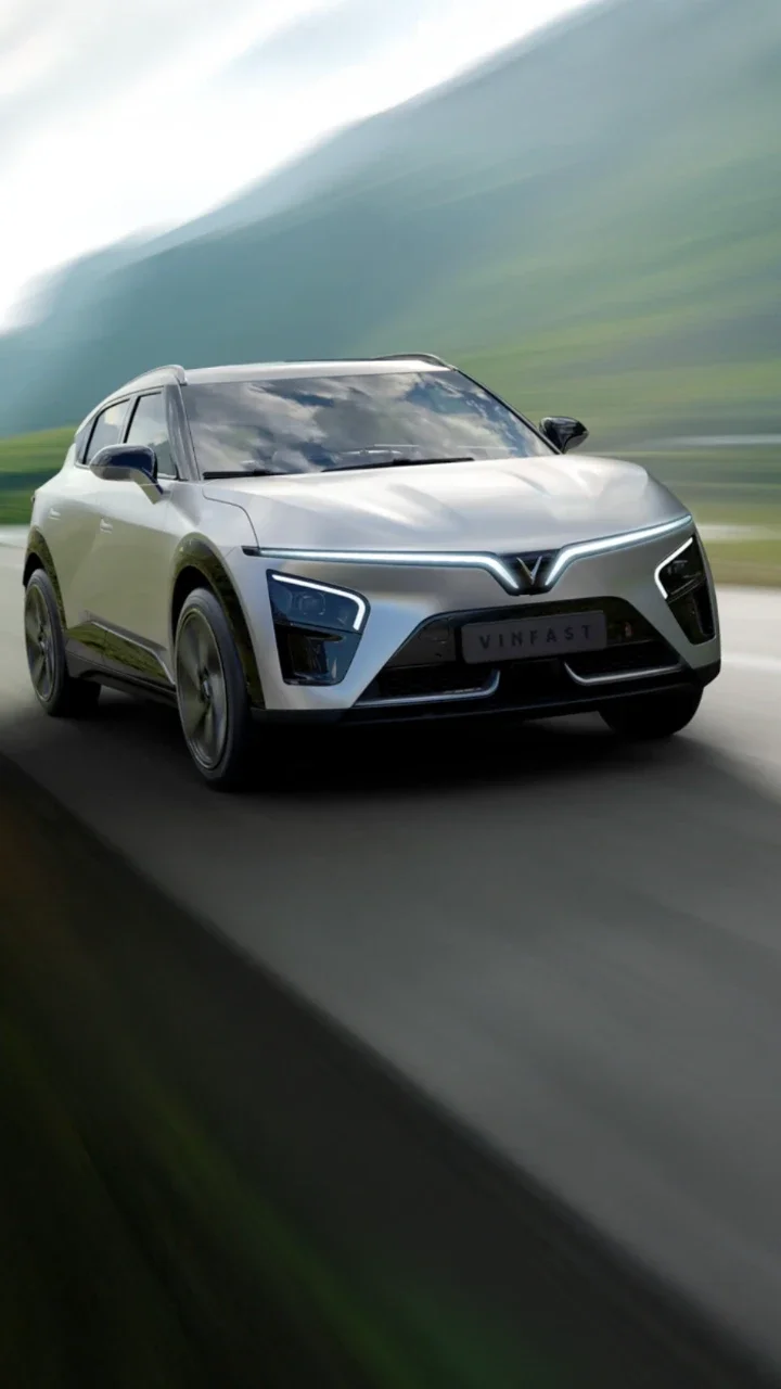 VinFast VF7 action shot front look