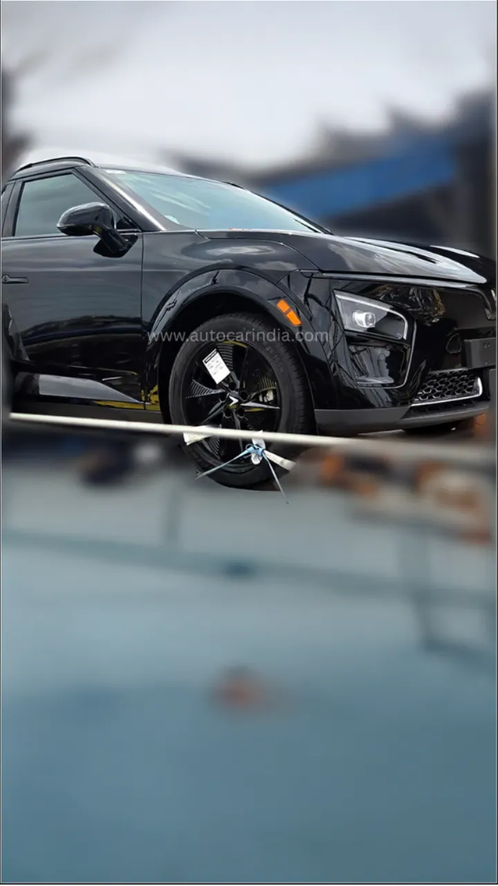 Upcoming VinFast VF7 spied testing in Mumbai