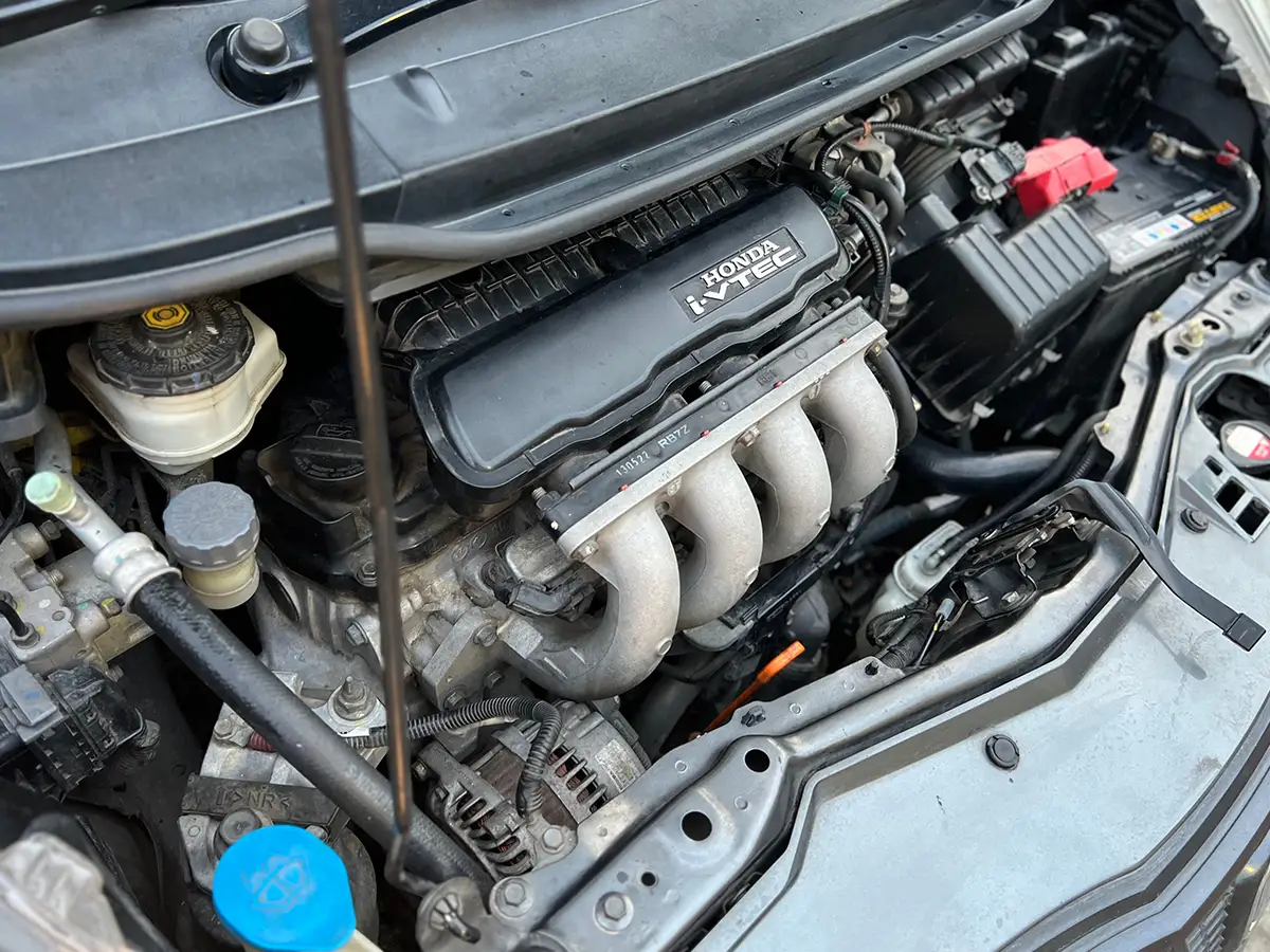 used-car-engine-bay-inspection