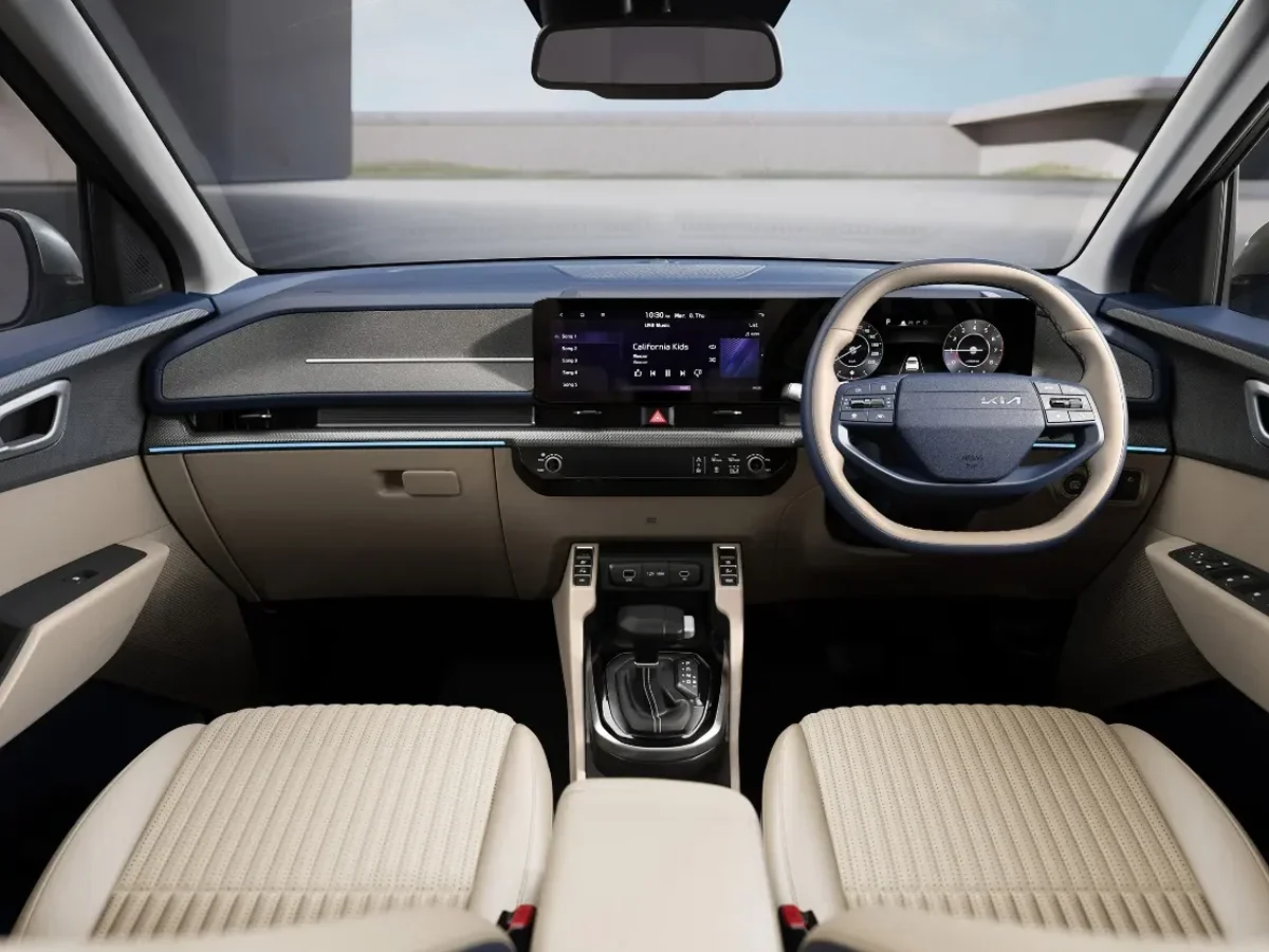 Kia Carens Clavis interior