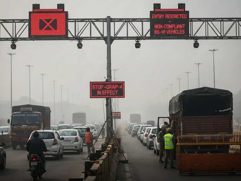 Delhi Implements GRAP-4 as Pollution Worsens; Entry Restricted for Nearly 1.2 Million Vehicles