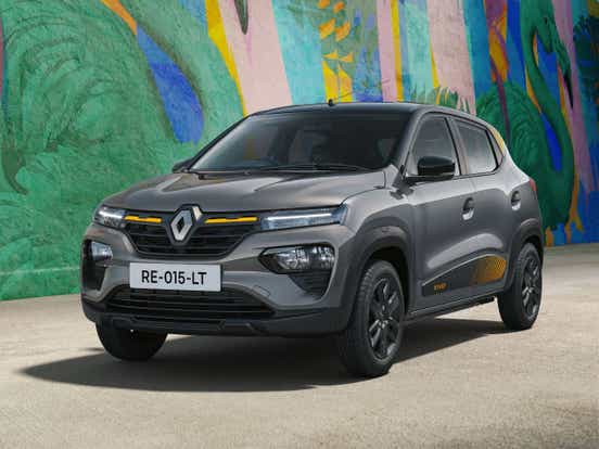2025 renault kwid anniversary edition front three quarters