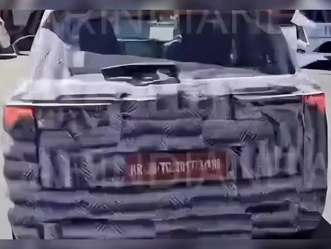 Maruti Suzuki Brezza Facelift spied