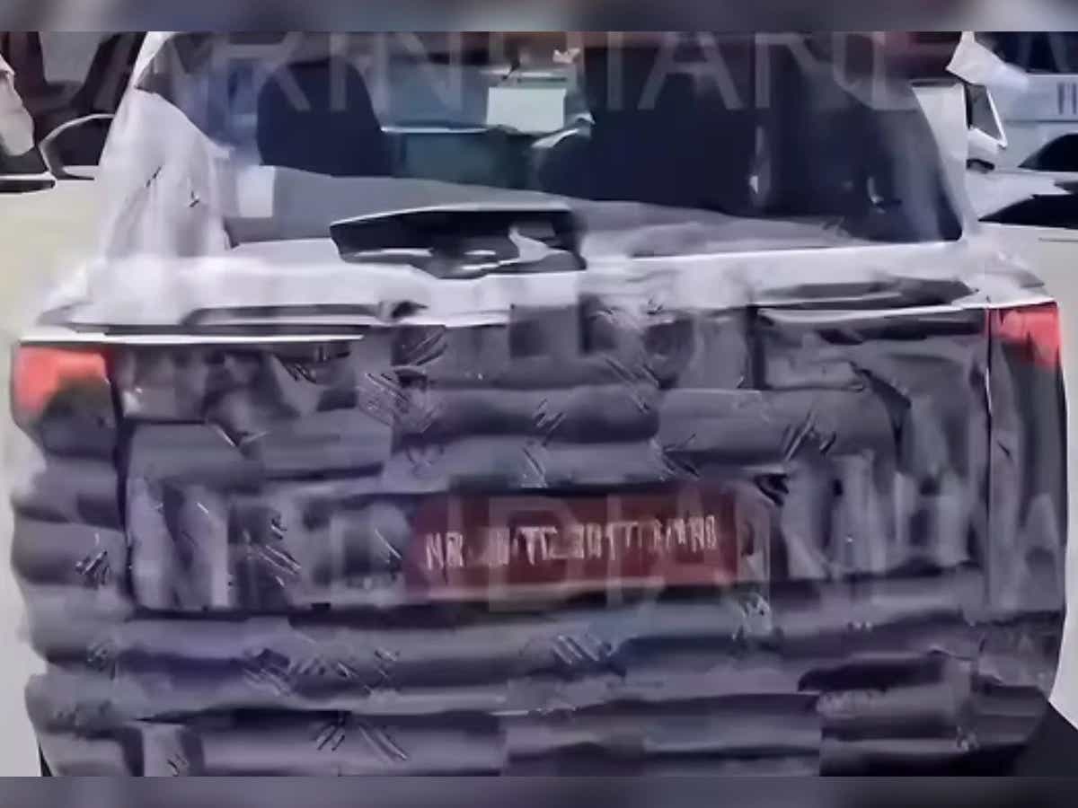 Maruti Suzuki Brezza Facelift spied