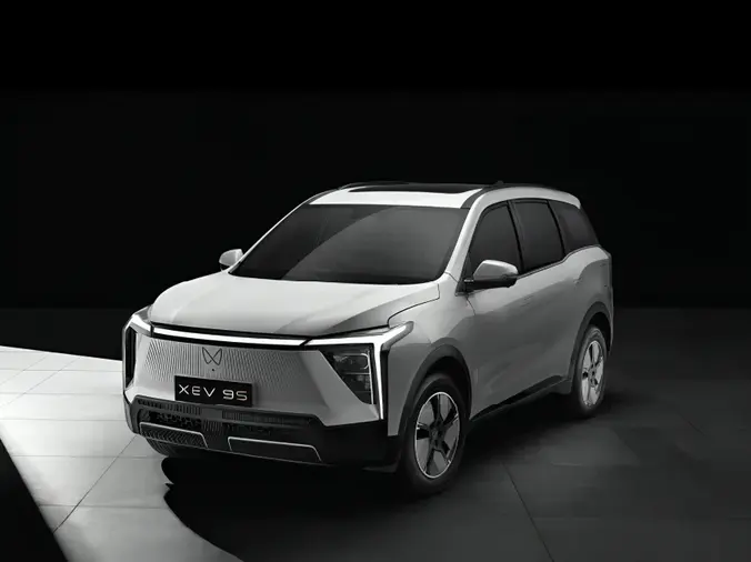 Mahindra XEV 9S Quater Front Profile Everest White Colour Option